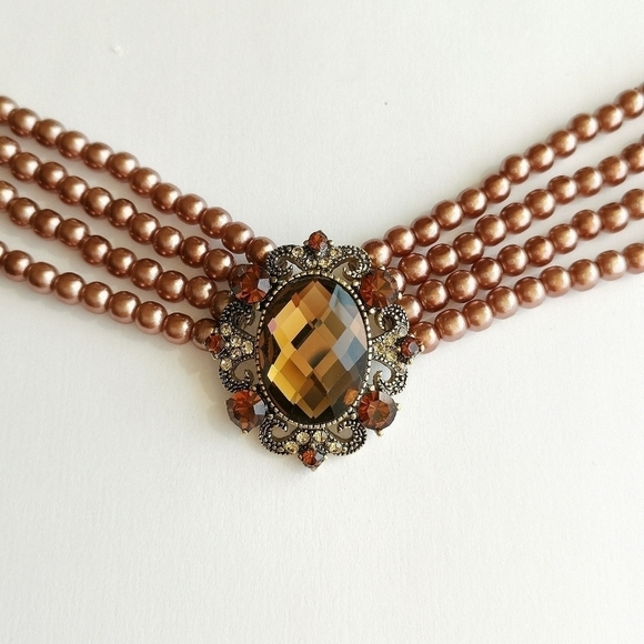 Pearl and Crystal choker necklace with medallion cocoa brown 🆕 - Picture 5 of 11
